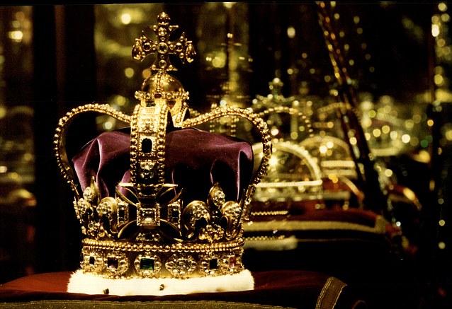 kings crown God for us or himself